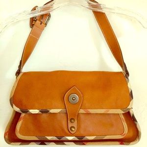 Leather Burberry purse